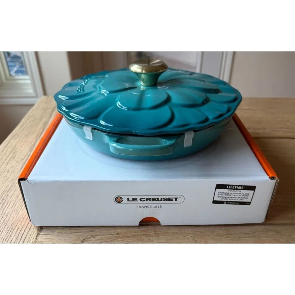Le Creuset Signature Cast Iron Petal Shallow Casserole 2.25qt Riviera Blue NEW
